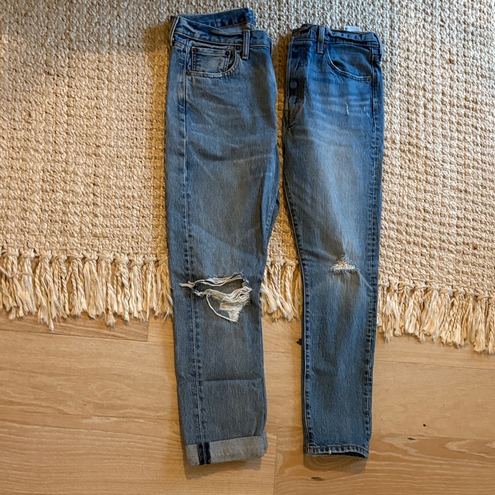 Levis Distressed Blue Jeans